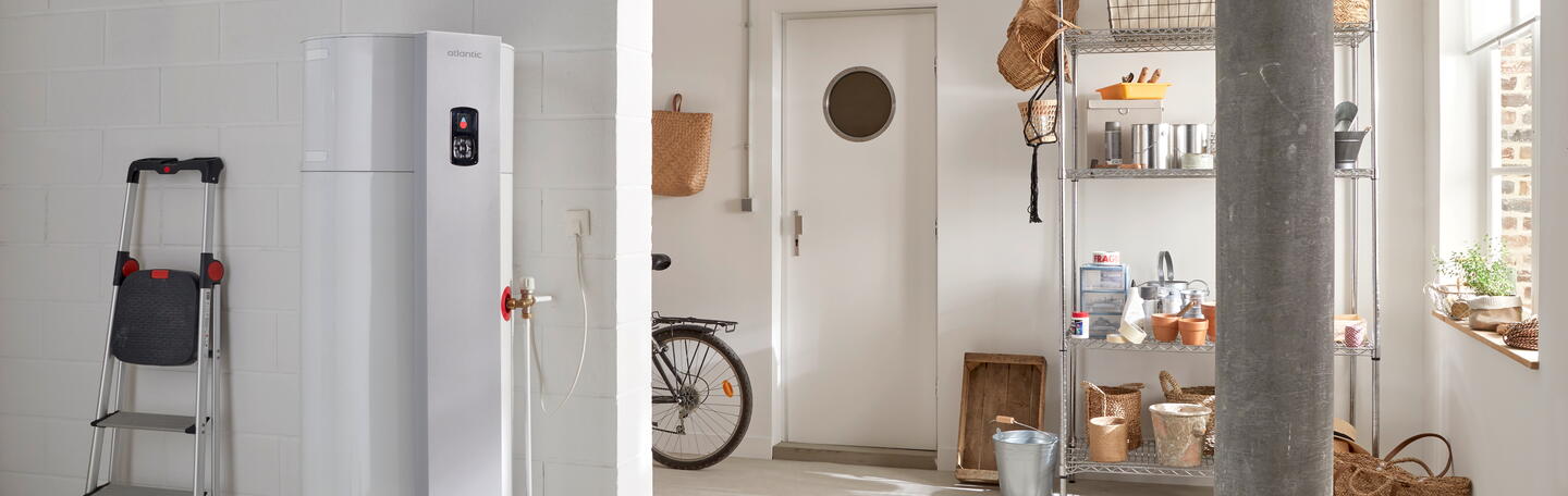 Chauffe-eau dans un garage