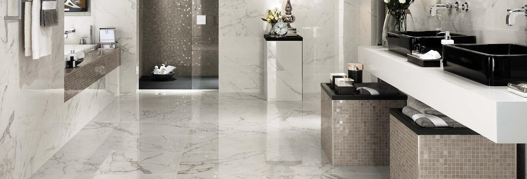 Marbre dans la salle de bains