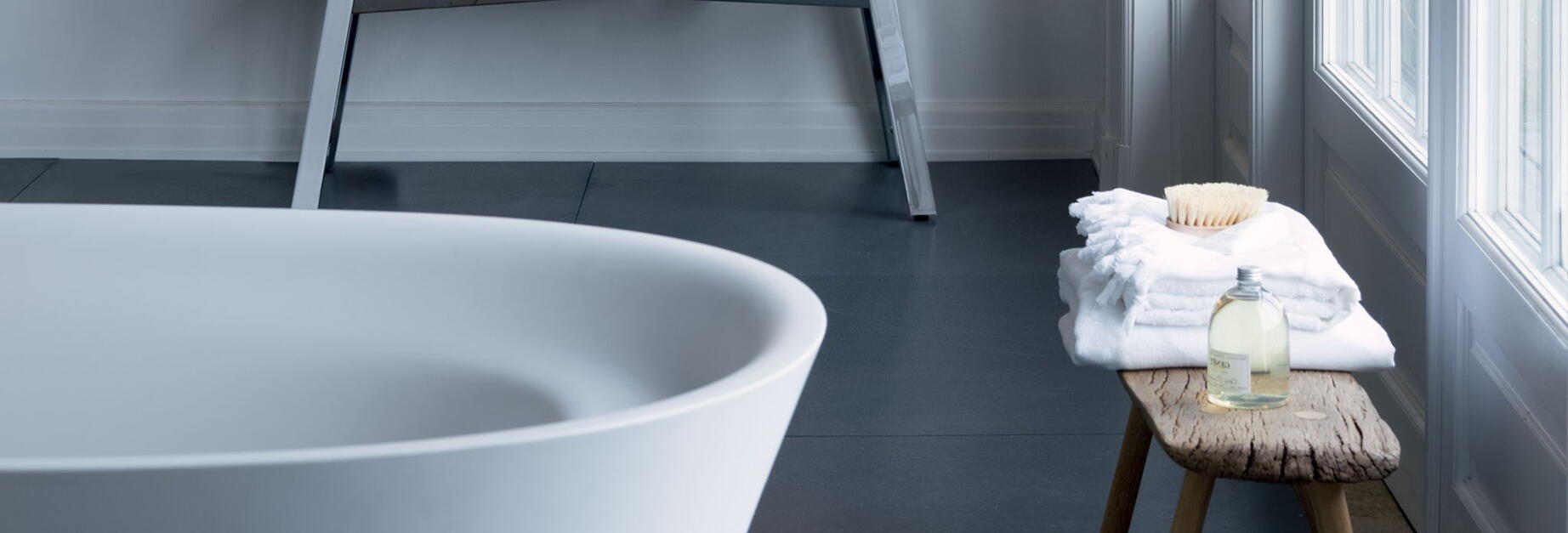 guides-conseils-sbd-baignoire-petite-sdb-00