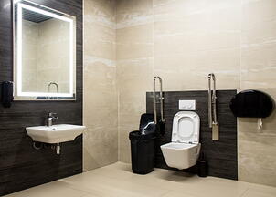 Accessibilité à la salle de bains pour les PMR