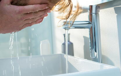 Quelle hauteur lavabo salle de bains