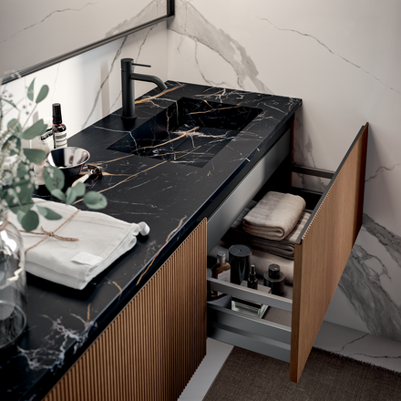 Salle de bains noire et bois : quels sont ses atouts ?