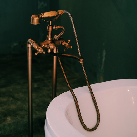 Robinetterie sur pieds rétro 