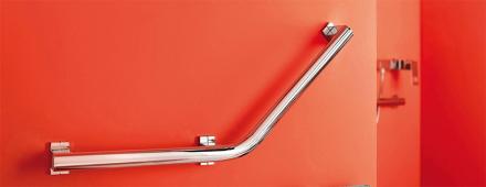 Normes de sécurité et équipements pour une salle de bain PMR